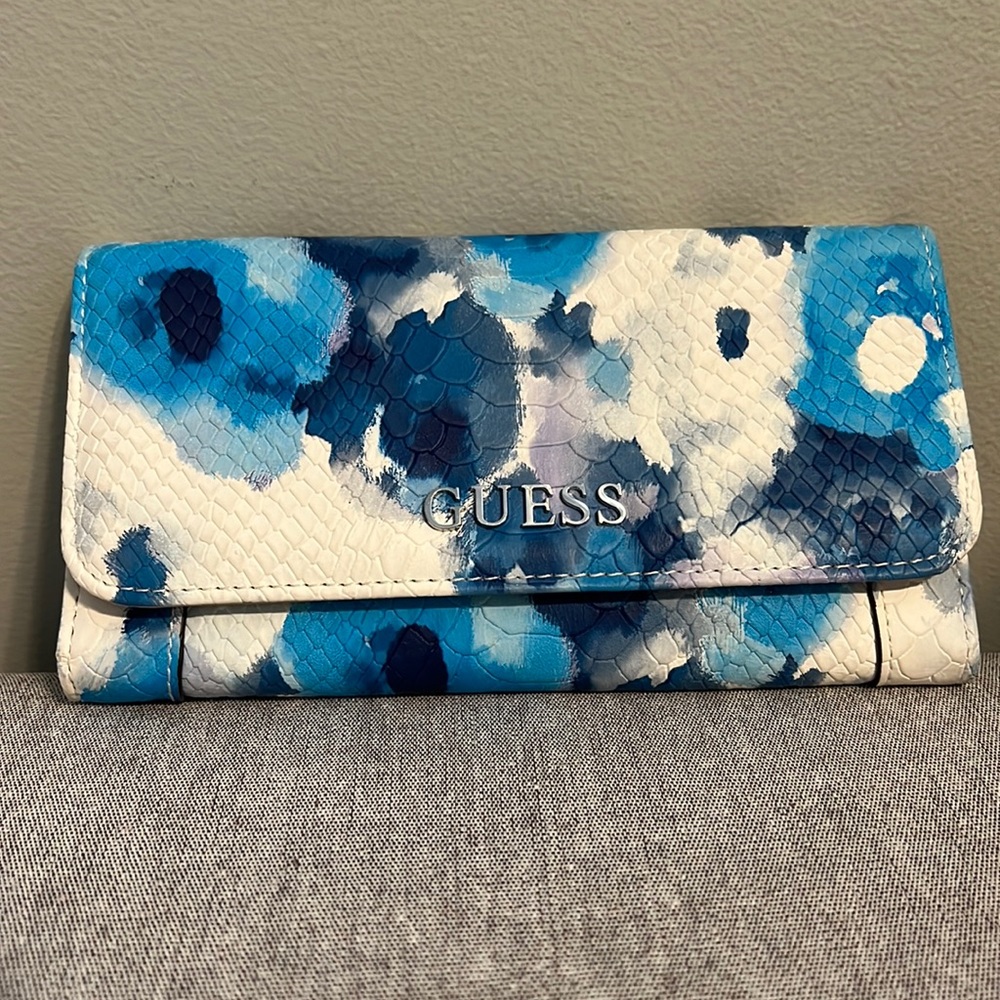 Guess credit card/money wallet
